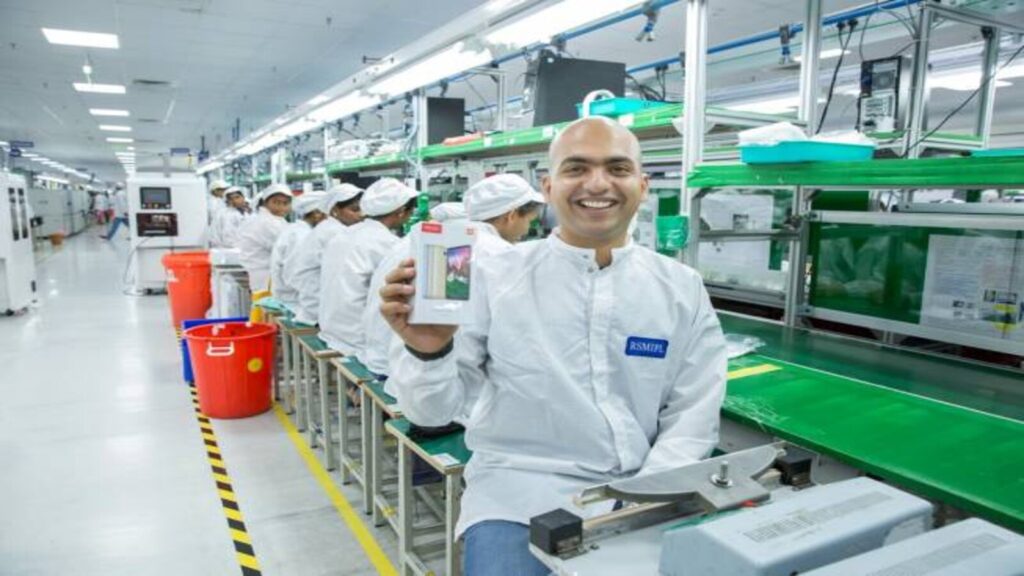 India Targets China’s Dominance In Mobile Phones 1111111111