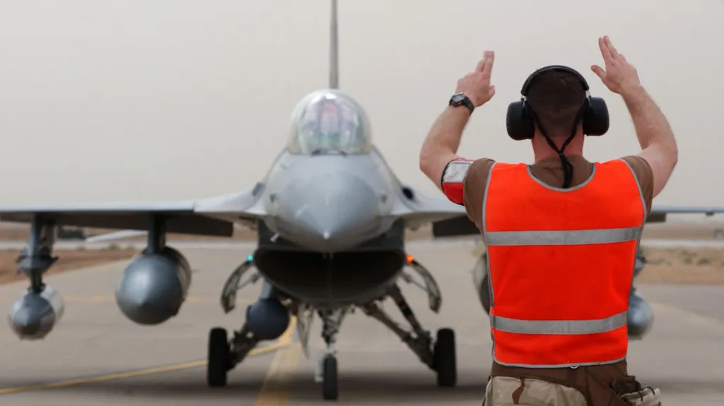 US Deploys Jets, Warships To Middle East As Iran Threatens Israel US Awrships