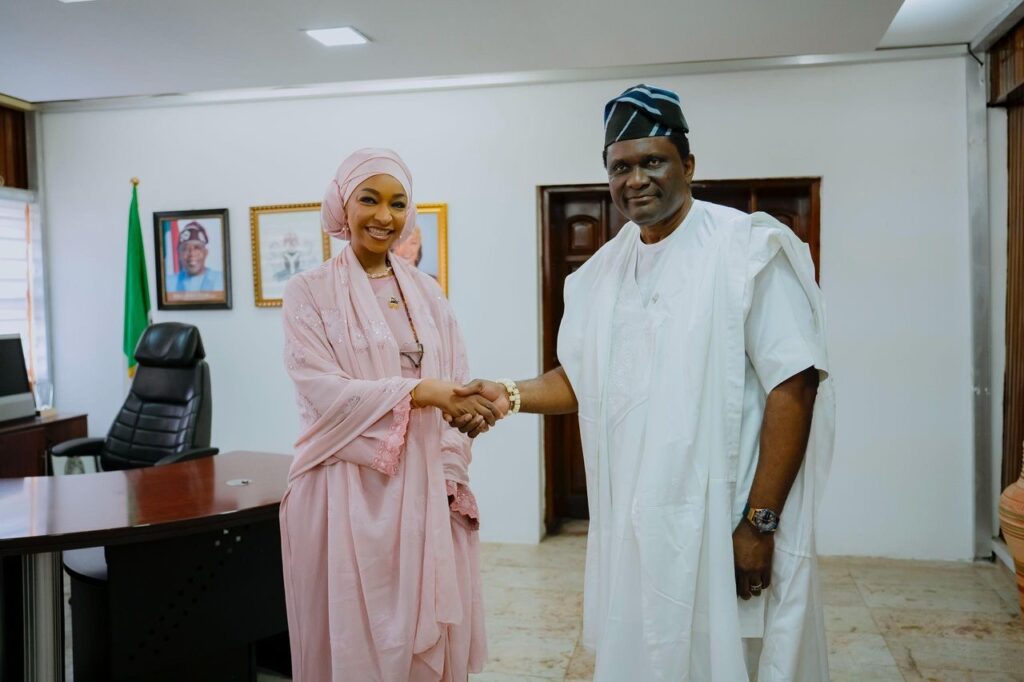 ecc9957c e4c9 4e1c b99d 3184d5e1309b 1