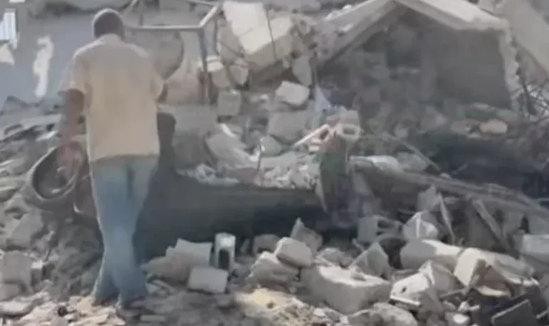 Palestinian Father Finds Unexploded Israeli Bomb Under Family’s Gaza Tent Gaza Father e1761459898816