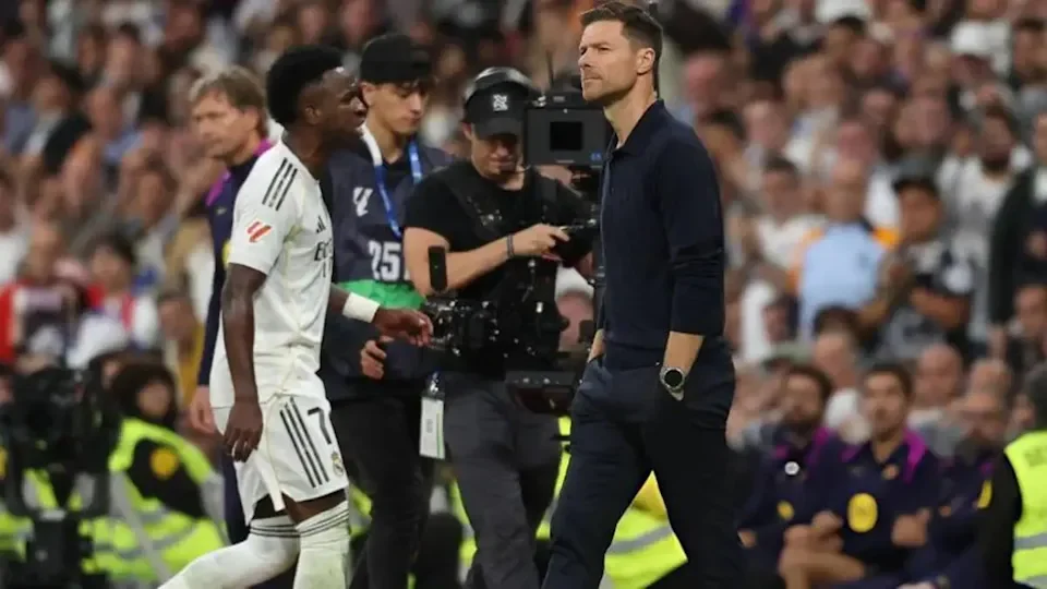 El Clasico Drama: Real Madrid Edge Barcelona 2–1, Yet Vinicius Walk-Off Sparks Tension Vini Outburst