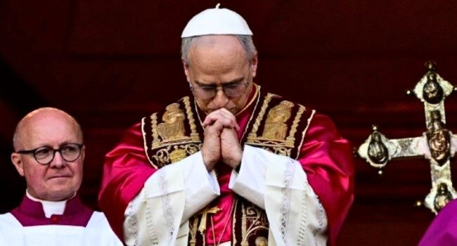 Pope Urges ‘Immediate Release’ Of 315 Abducted Catholic Students, Teachers Pope Prays 1