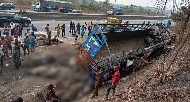 Six Dead, 23 Injured In Lagos–Ibadan Expressway Crash Lag