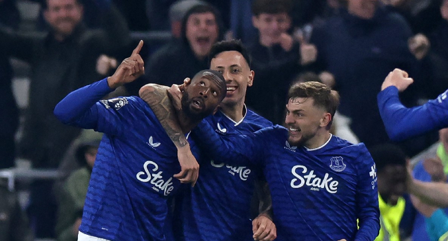 Everton Rub Salt In Chelsea Wounds As Champions League Race Tightens Everton Chelsea