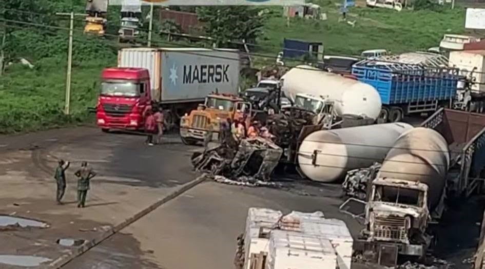 Five Dead, Eight Rescued In Multiple-Vehicle Crash In Ibadan Ibadan Crash 1