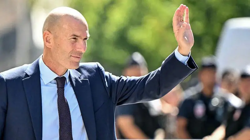 Zidane Turned Down Every Job Offer For Five Years To Wait For France Role Zidane France