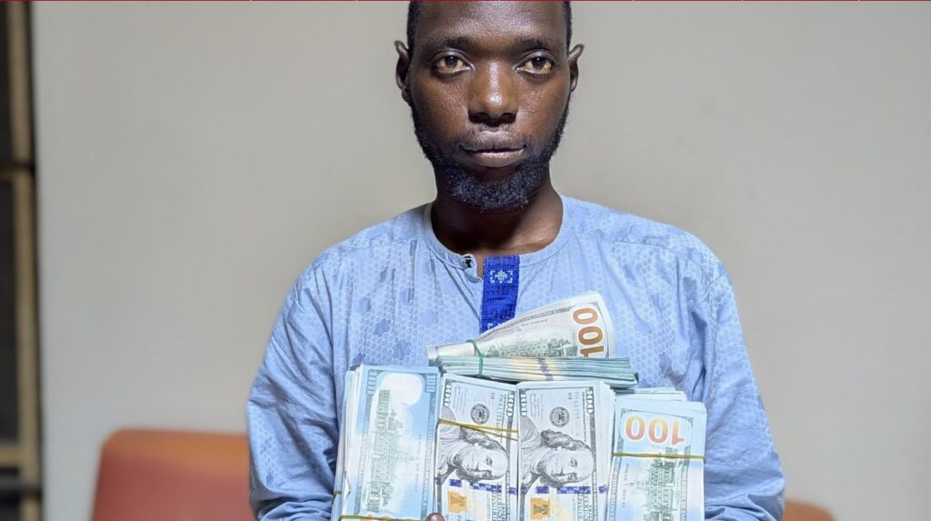 EFCC Begins Probe Of Suspect Arrested With ‘Fake $212,200’ In Kano Fake Dollars Kano
