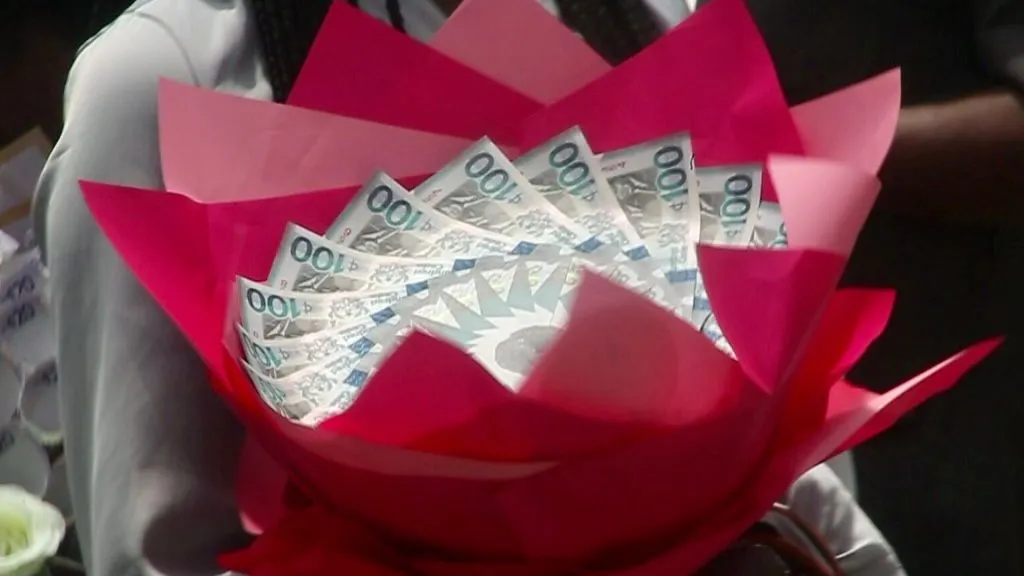 Seven Arrested For using Ghanaian Banknotes To Make ‘Money Bouquets’ Ghana Money Banquet